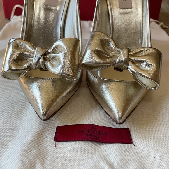VALENTINO Garavani DollyBow Leather Metallic Pumps - Picture 7 of 12